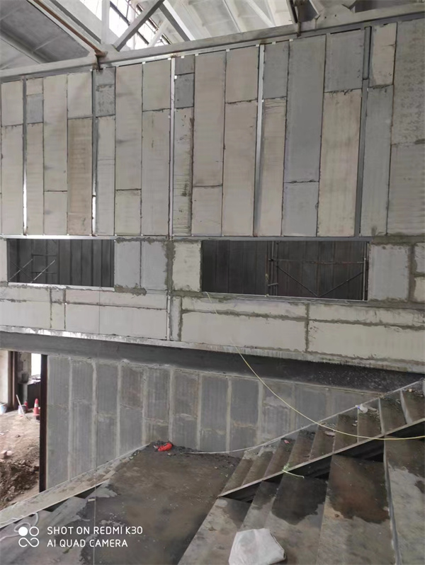 輕質(zhì)隔墻板